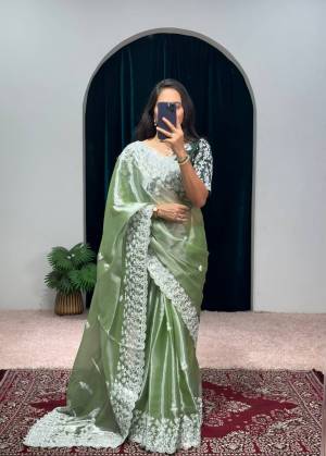 Look Pretty Wearing This Lovely Designer  Saree