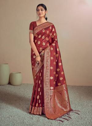 Look Pretty Wearing This Lovely Designer  Saree