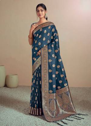 Look Pretty Wearing This Lovely Designer  Saree