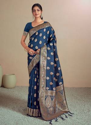 Look Pretty Wearing This Lovely Designer  Saree