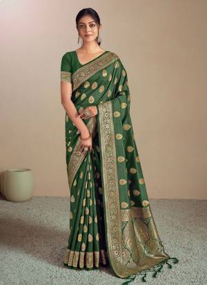 Look Pretty Wearing This Lovely Designer  Saree