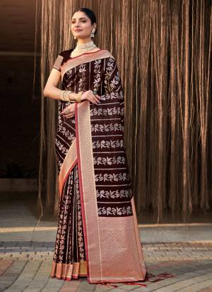 Look Pretty Wearing This Lovely Designer  Saree