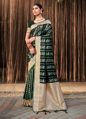 Look Pretty Wearing This Lovely Designer  Saree