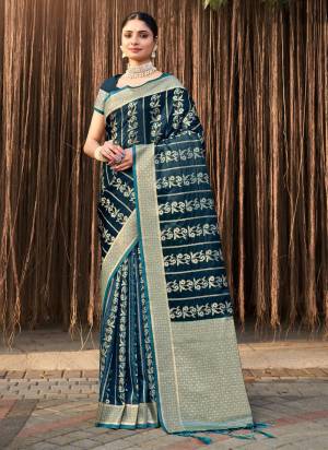 Look Pretty Wearing This Lovely Designer  Saree