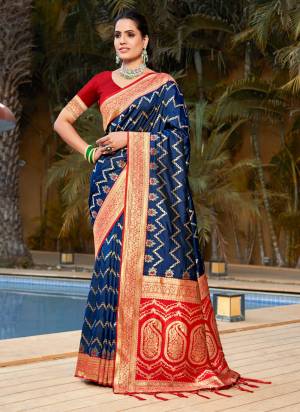 Look Pretty Wearing This Lovely Designer  Saree