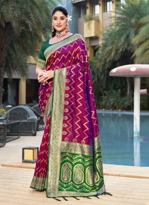 Look Pretty Wearing This Lovely Designer  Saree