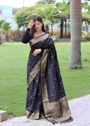 Look Pretty Wearing This Lovely Designer  Saree