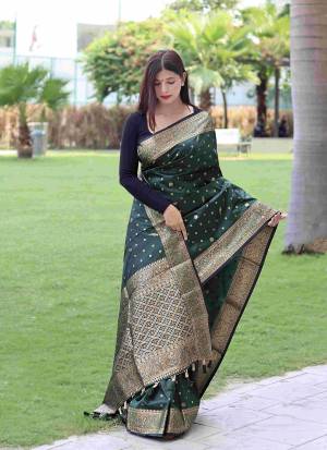 Look Pretty Wearing This Lovely Designer  Saree