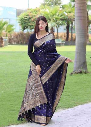 Look Pretty Wearing This Lovely Designer  Saree