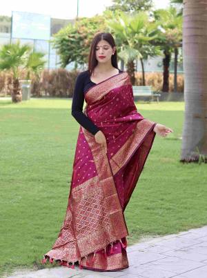 Look Pretty Wearing This Lovely Designer  Saree