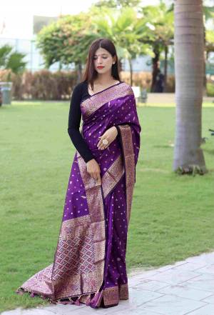 Look Pretty Wearing This Lovely Designer  Saree