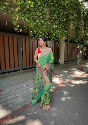 Look Pretty Wearing This Lovely Designer  Saree