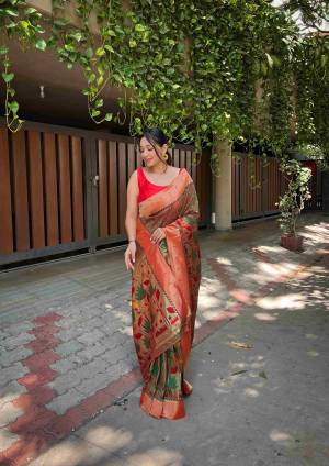 Look Pretty Wearing This Lovely Designer  Saree