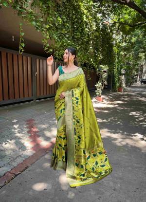 Look Pretty Wearing This Lovely Designer  Saree