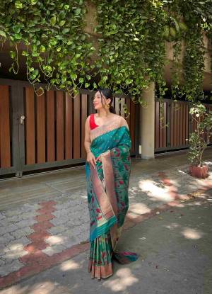 Look Pretty Wearing This Lovely Designer  Saree