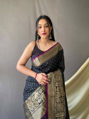 Look Pretty Wearing This Lovely Designer  Saree