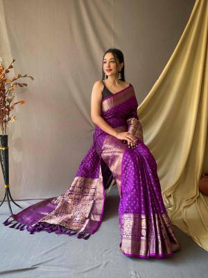 Look Pretty Wearing This Lovely Designer  Saree