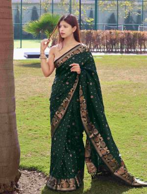 Look Pretty Wearing This Lovely Designer  Saree