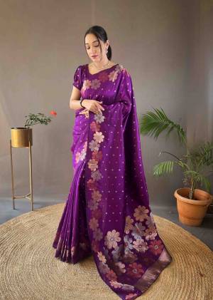 Look Pretty Wearing This Lovely Designer  Saree