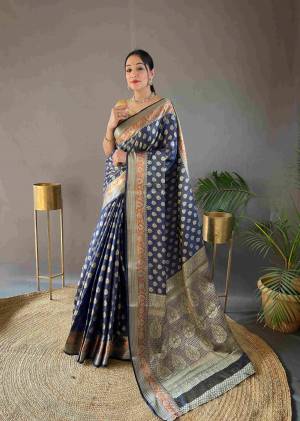 Look Pretty Wearing This Lovely Designer  Saree