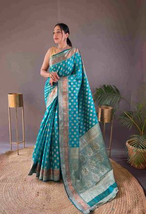 Look Pretty Wearing This Lovely Designer  Saree