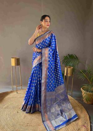 Look Pretty Wearing This Lovely Designer  Saree