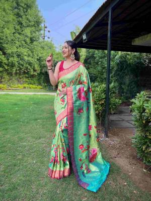 Look Pretty Wearing This Lovely Designer  Saree