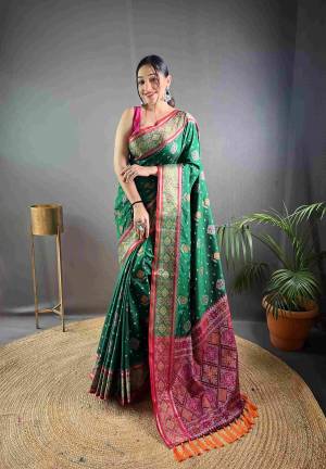 Look Pretty Wearing This Lovely Designer  Saree