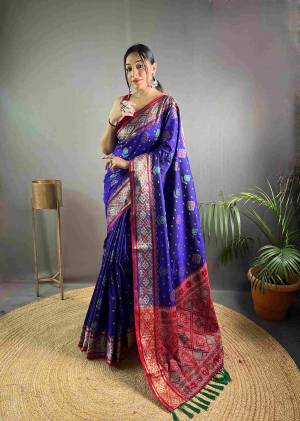 Look Pretty Wearing This Lovely Designer  Saree