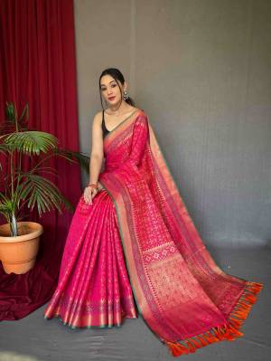 Look Pretty Wearing This Lovely Designer  Saree