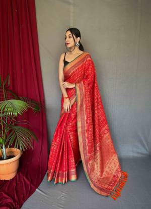 Look Pretty Wearing This Lovely Designer  Saree