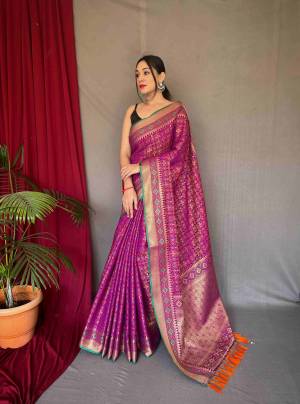 Look Pretty Wearing This Lovely Designer  Saree