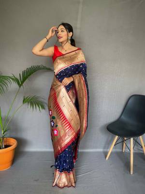 Look Pretty Wearing This Lovely Designer  Saree