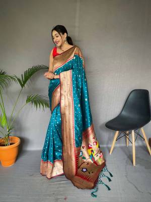 Look Pretty Wearing This Lovely Designer  Saree