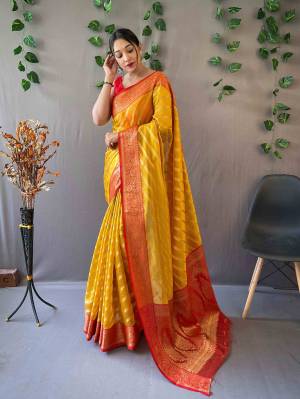 Look Pretty Wearing This Lovely Designer  Saree