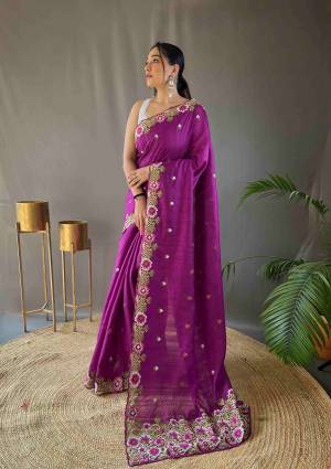 Look Pretty Wearing This Lovely Designer  Saree