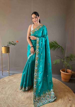 Look Pretty Wearing This Lovely Designer  Saree