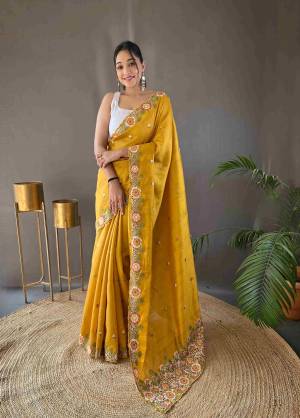 Look Pretty Wearing This Lovely Designer  Saree