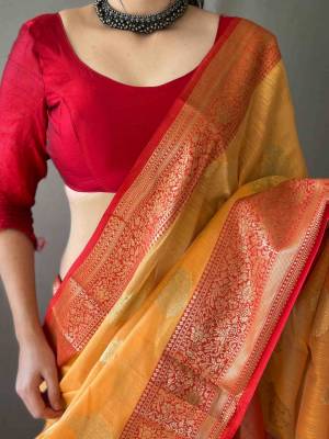 Look Pretty Wearing This Lovely Designer  Saree