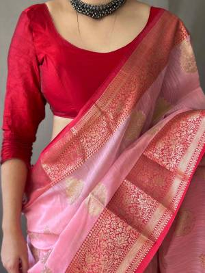 Look Pretty Wearing This Lovely Designer  Saree