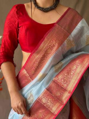 Look Pretty Wearing This Lovely Designer  Saree