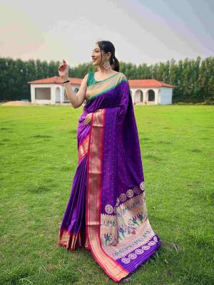 Look Pretty Wearing This Lovely Designer  Saree