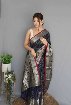 Look Pretty Wearing This Lovely Designer  Saree