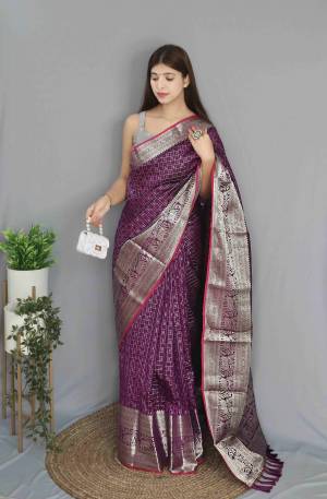 Look Pretty Wearing This Lovely Designer  Saree