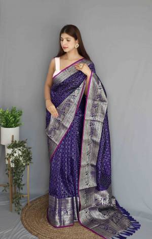 Look Pretty Wearing This Lovely Designer  Saree