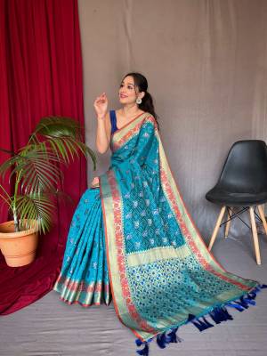 Look Pretty Wearing This Lovely Designer  Saree