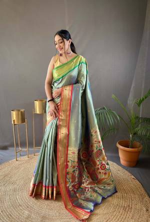 Look Pretty Wearing This Lovely Designer  Saree