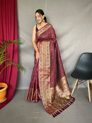 Look Pretty Wearing This Lovely Designer  Saree