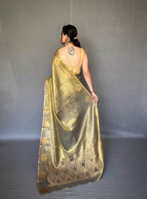 Look Pretty Wearing This Lovely Designer  Saree