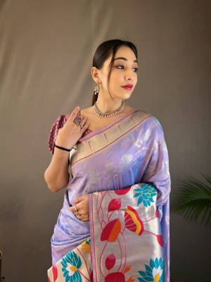 Look Pretty Wearing This Lovely Designer  Saree